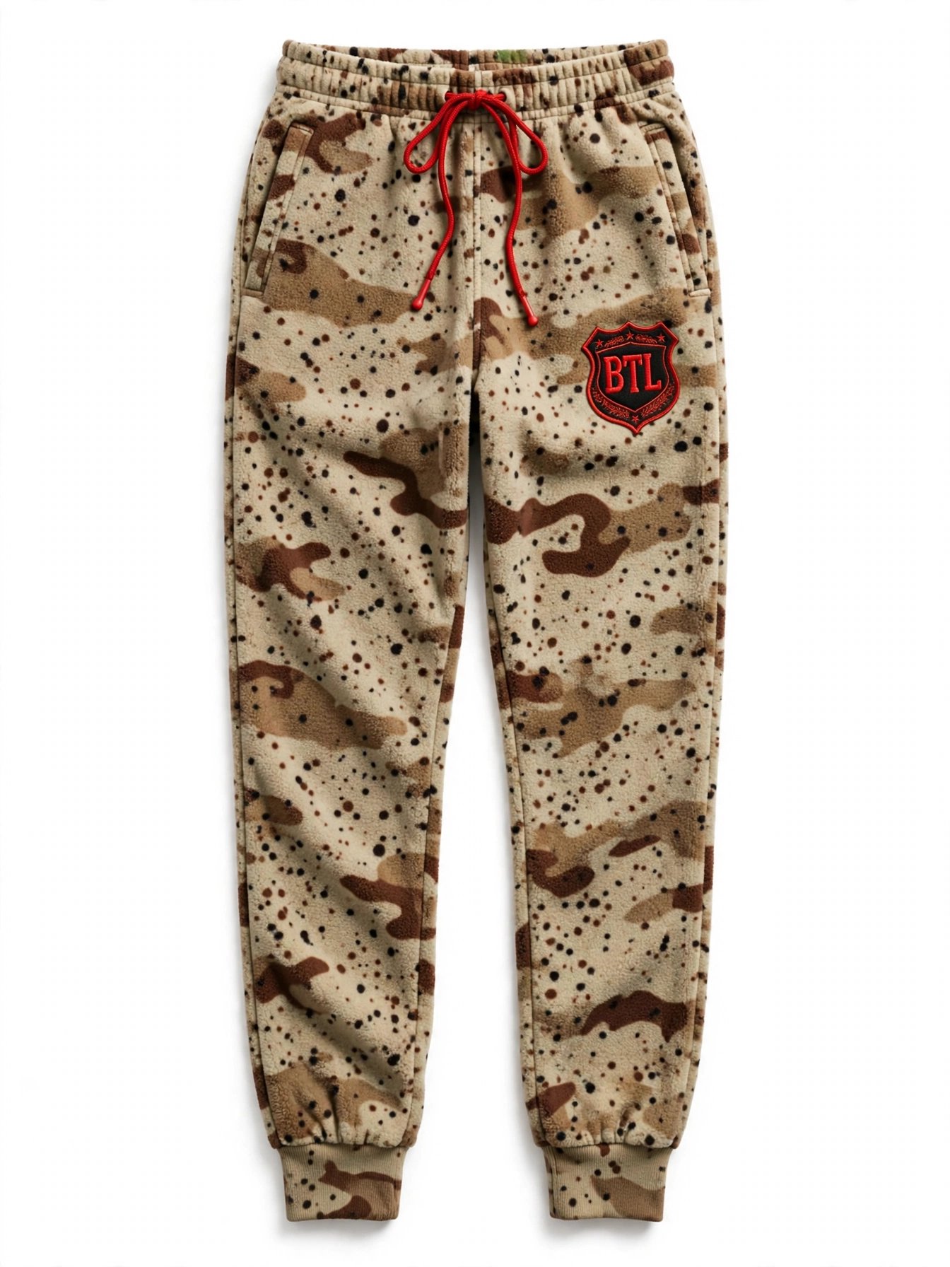 Women’s desert storm chocolate-chip camouflage fleece joggers with cuffed ankles, red drawcord and a Built to Last shield logo on the thigh